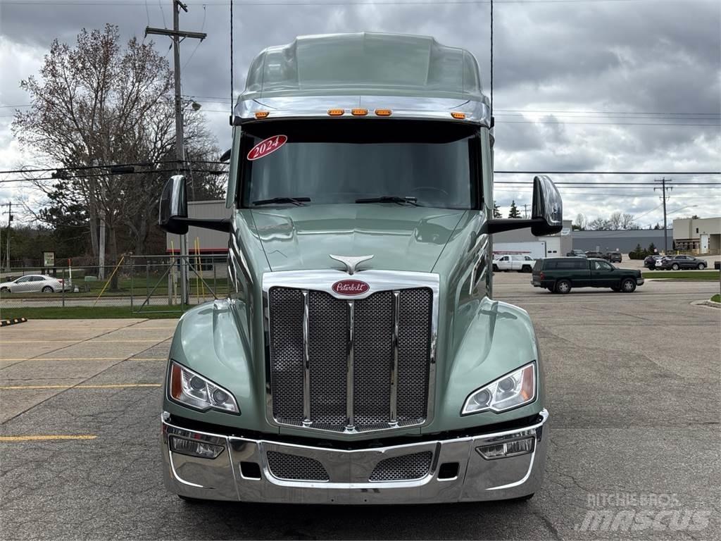 Peterbilt 579 Truck Tractor Units