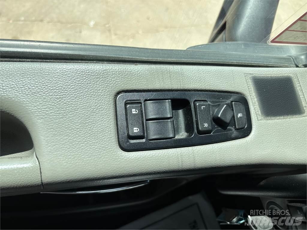 Peterbilt 579 Truck Tractor Units
