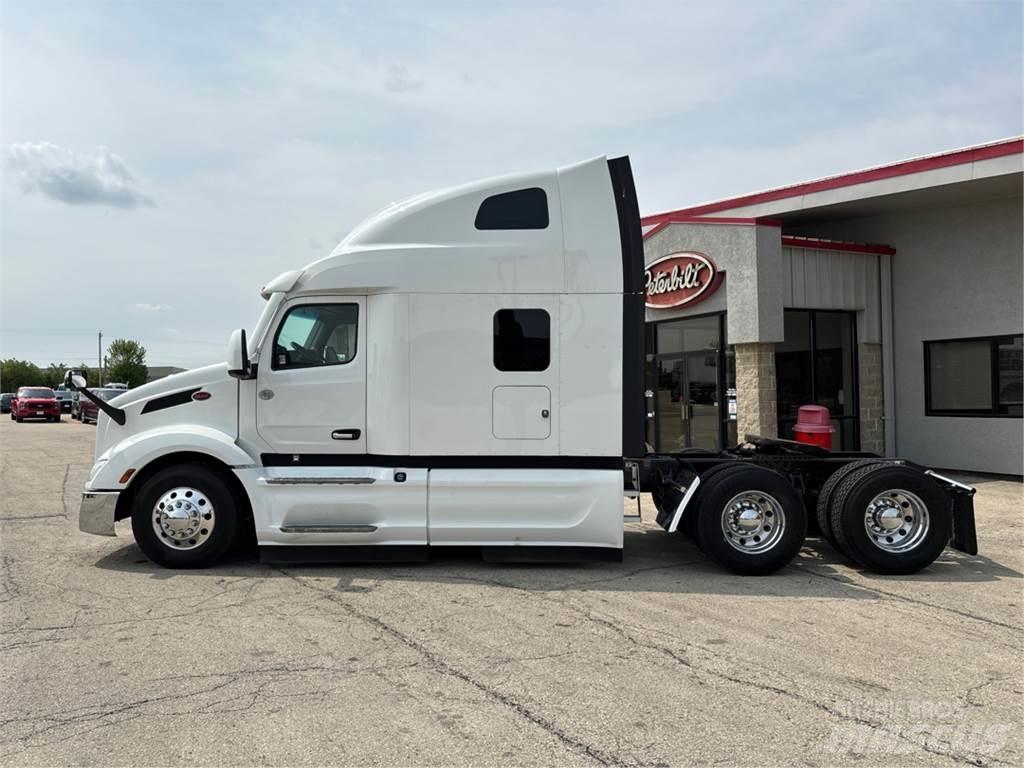 Peterbilt 579 Truck Tractor Units