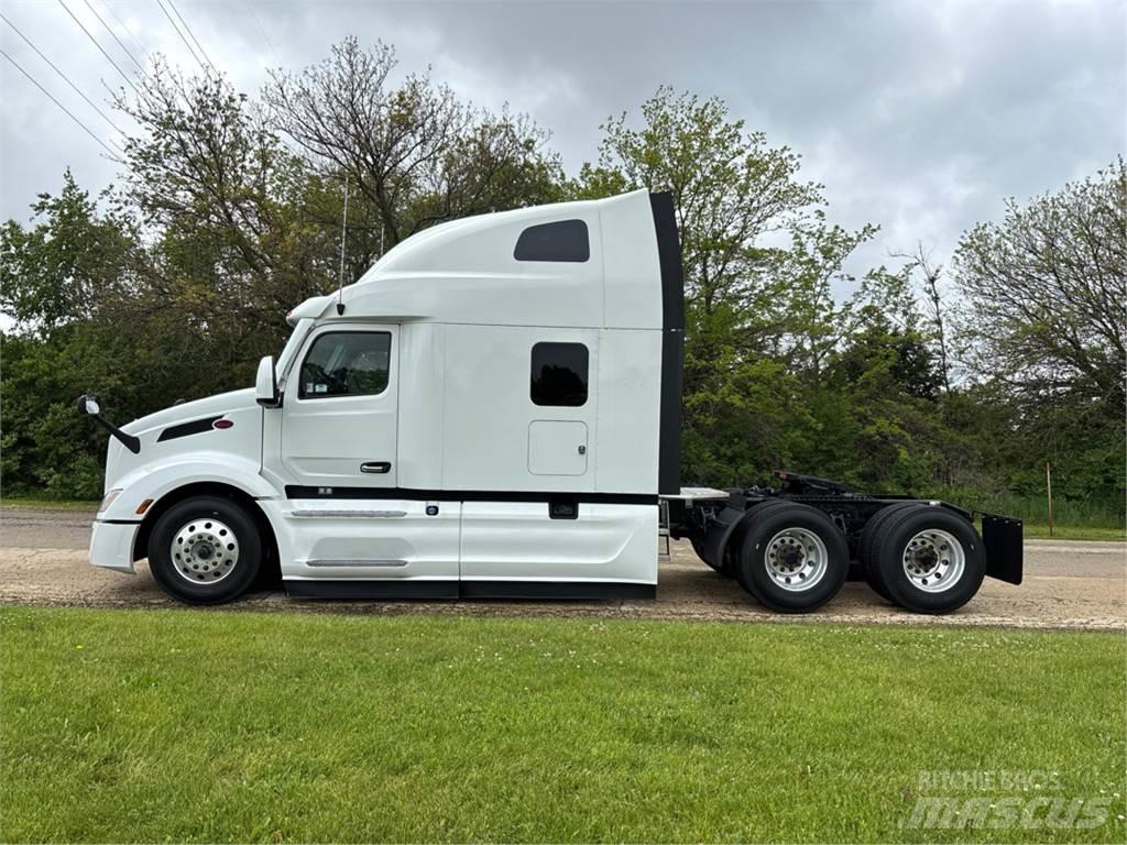 Peterbilt 579 Truck Tractor Units
