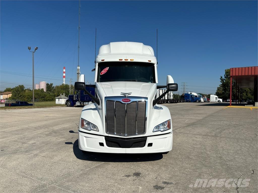 Peterbilt 579 Truck Tractor Units