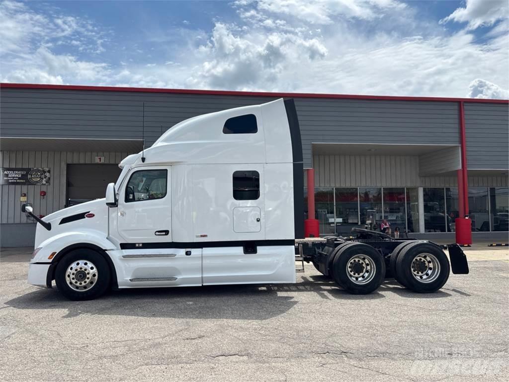 Peterbilt 579 Truck Tractor Units