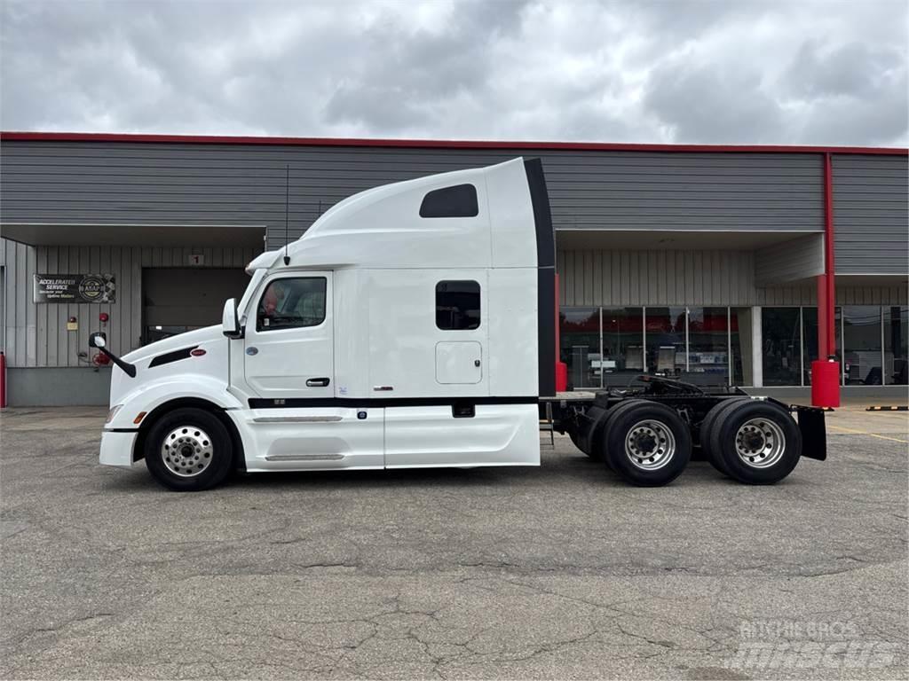 Peterbilt 579 Truck Tractor Units