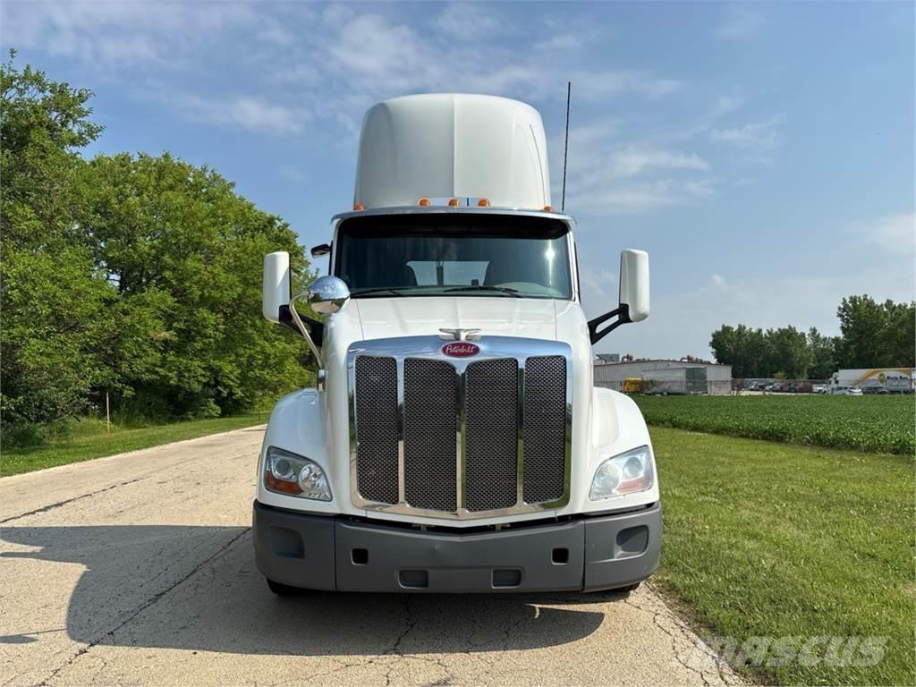 Peterbilt 579 Truck Tractor Units