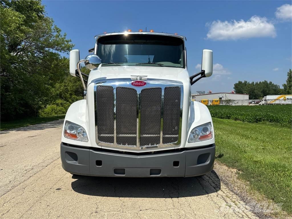 Peterbilt 579 Truck Tractor Units