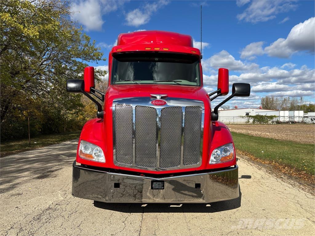 Peterbilt 579 Truck Tractor Units