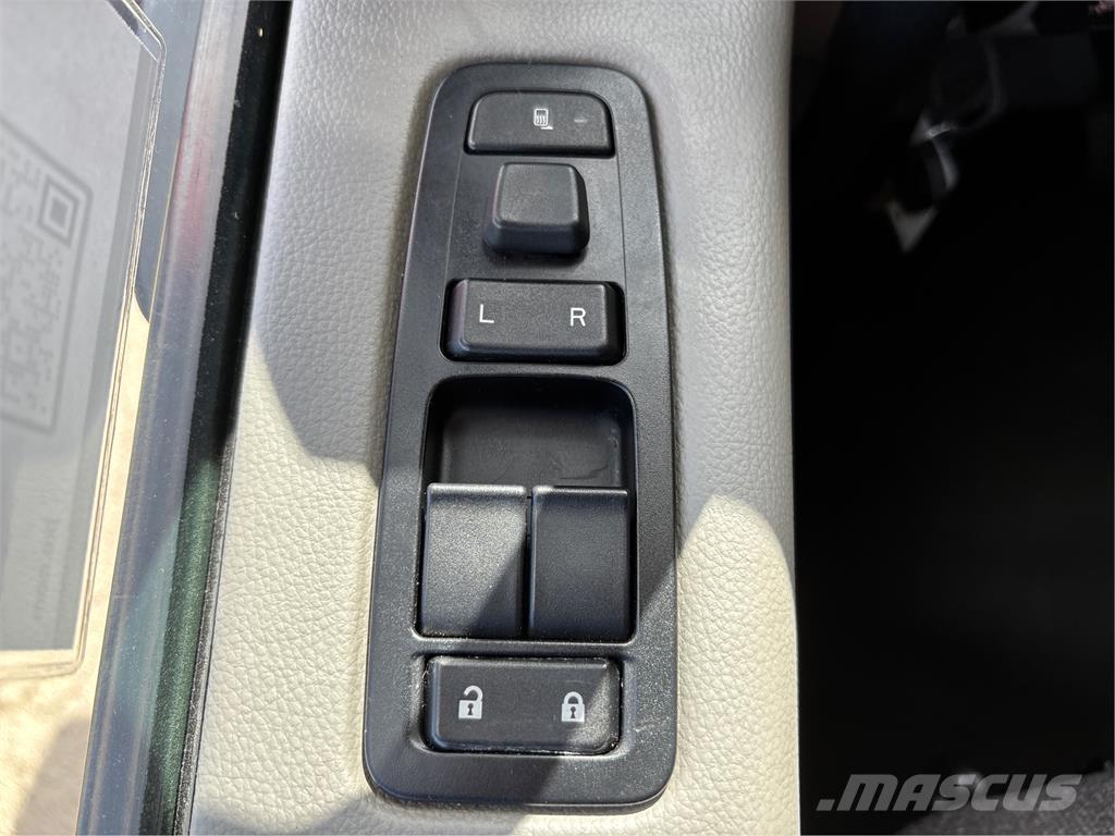 Peterbilt 579 Truck Tractor Units