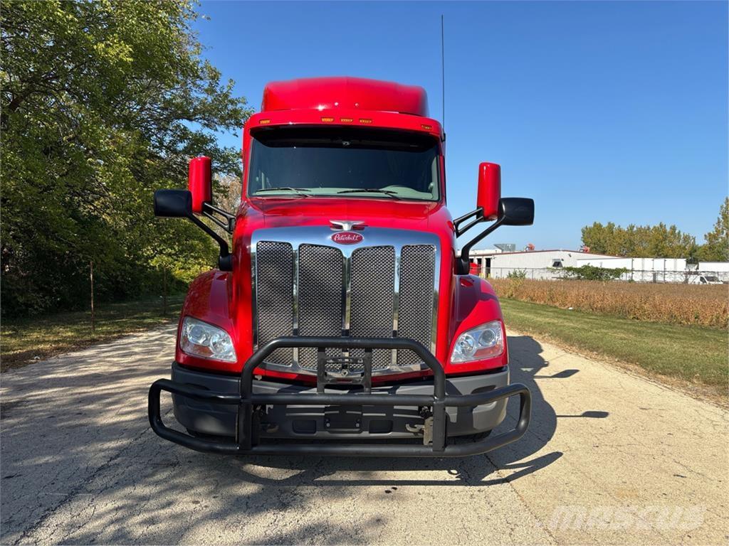 Peterbilt 579 Truck Tractor Units