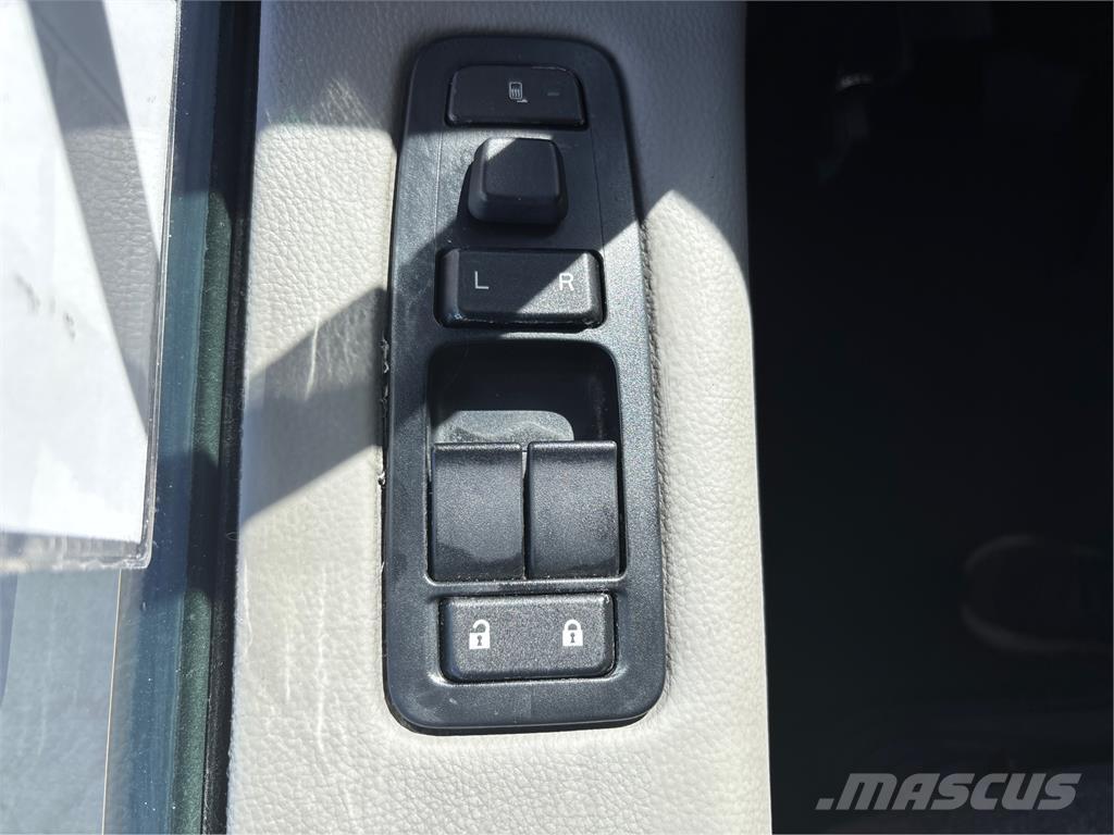 Peterbilt 579 Truck Tractor Units