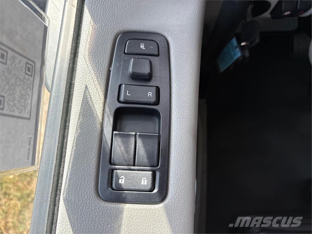 Peterbilt 579 Truck Tractor Units