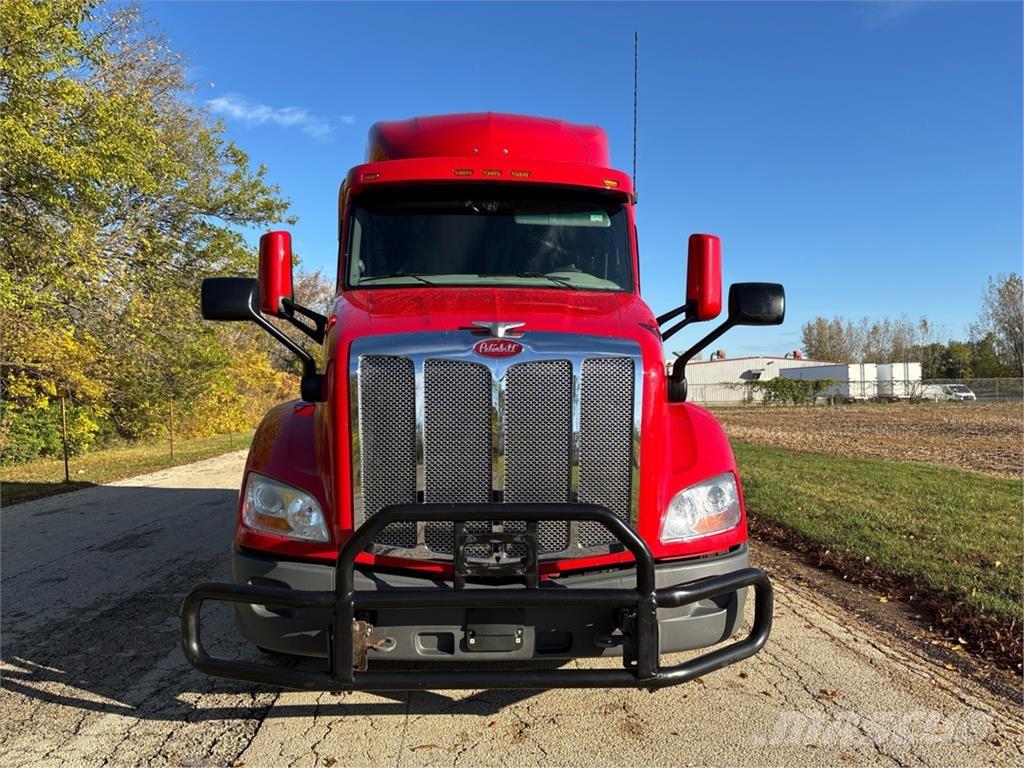 Peterbilt 579 Truck Tractor Units