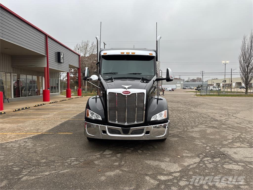Peterbilt 579 Truck Tractor Units