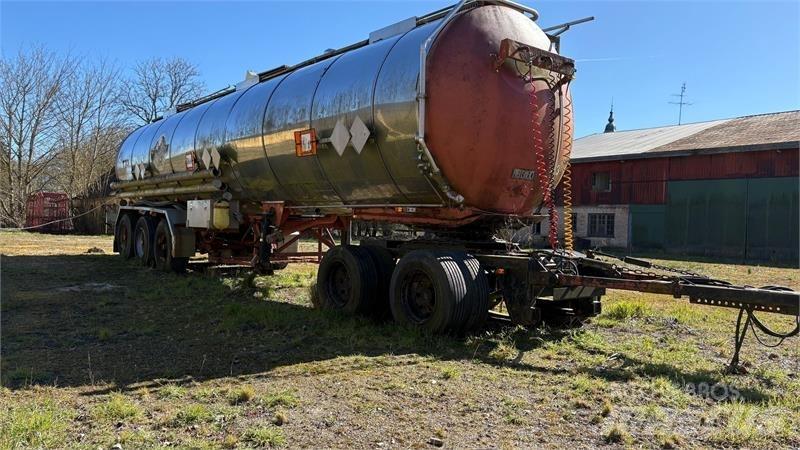  - - -  T33 Other farming machines
