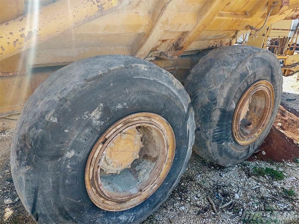 CAT D300B Articulated Haulers