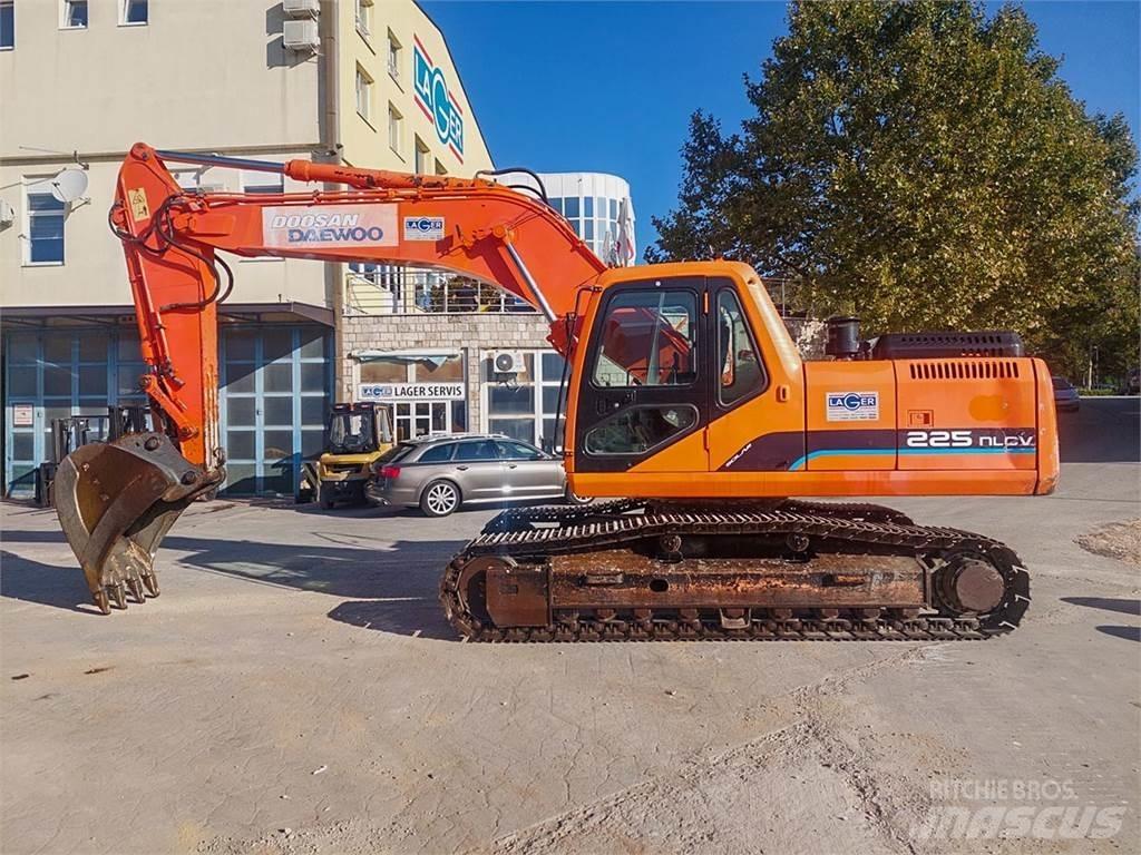 Doosan SOLAR 225NLC-V Crawler excavators