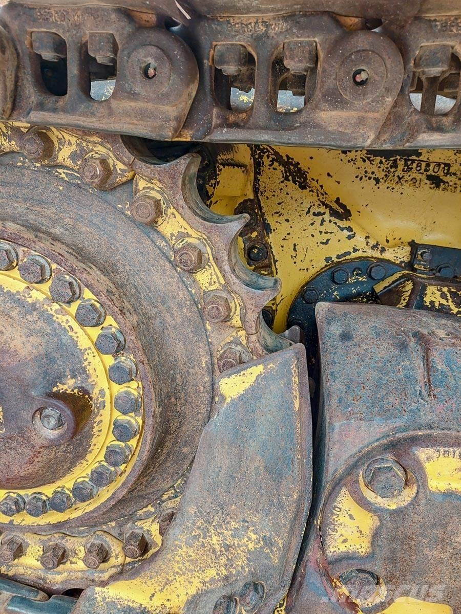 Komatsu D65PX-17 Crawler dozers