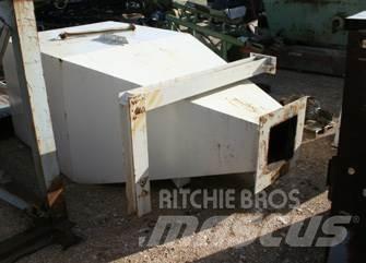  KOŠ SA DODAVAČEM Bins and hoppers