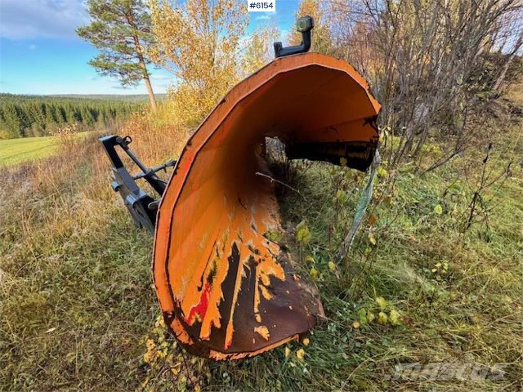  Øveraasen D2285 B Snow blades and plows