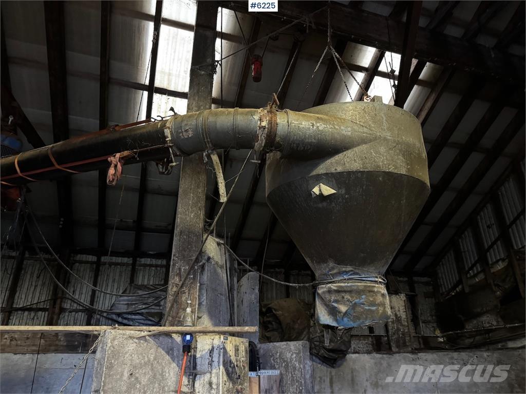 TKS Fylltømmer. Other tractor accessories