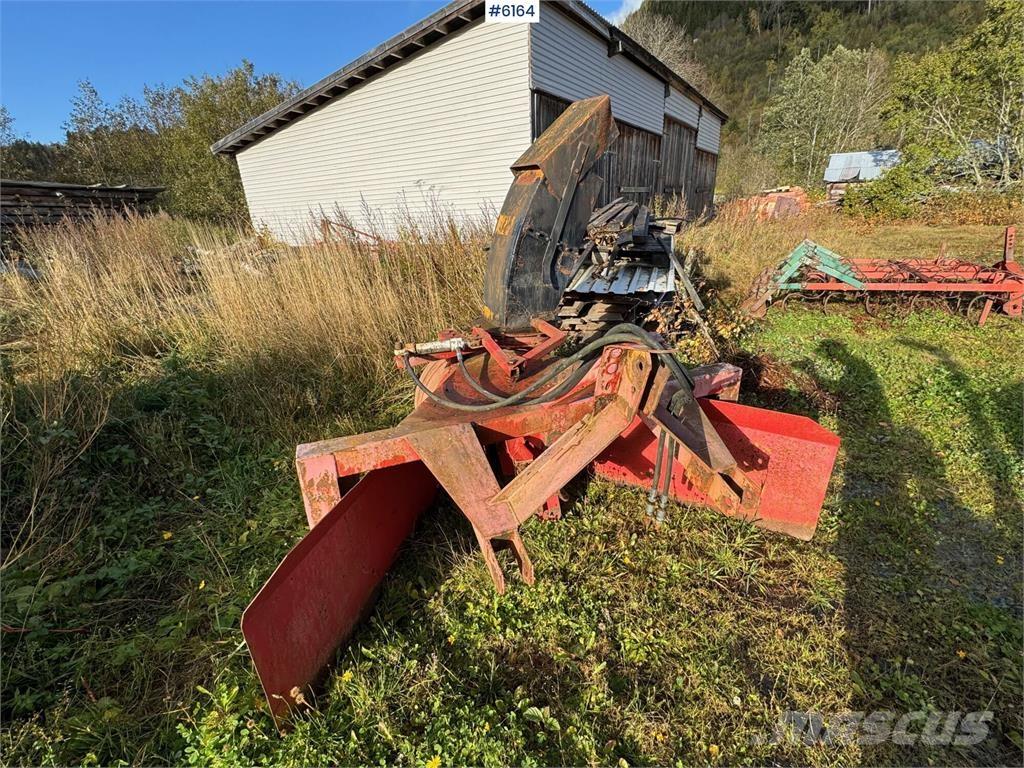  to-trinns Snøfres Snow blades and plows