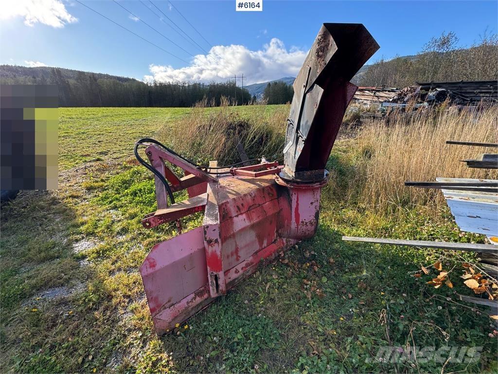  to-trinns Snøfres Snow blades and plows