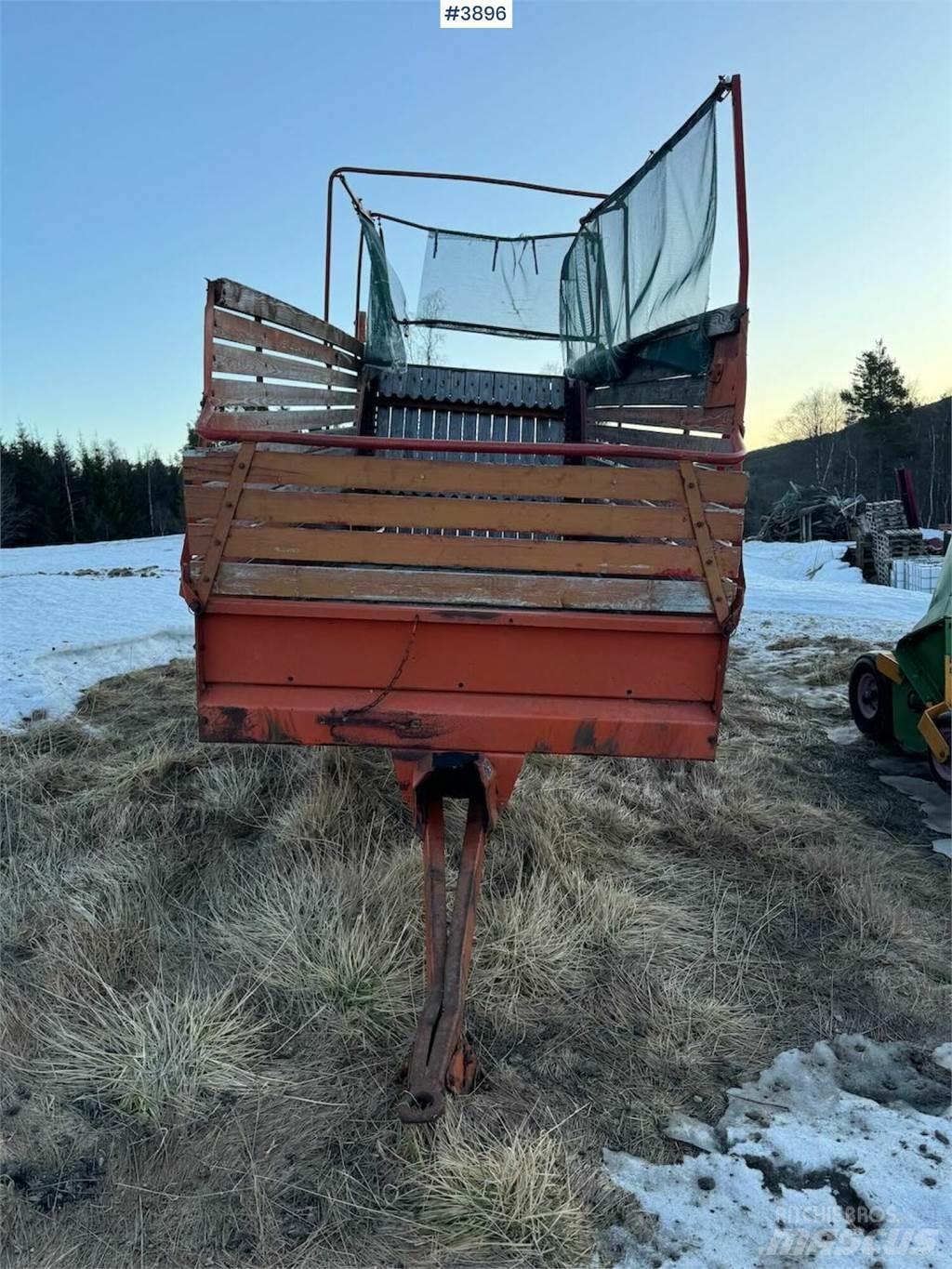Underhaug 7012 Forage wagons