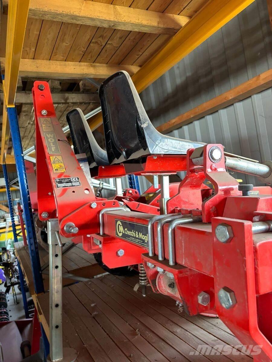  Checchi u Magli Other sowing machines and accessories