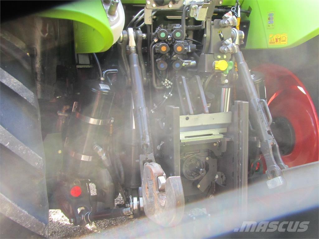 CLAAS Arion 440 Tractors