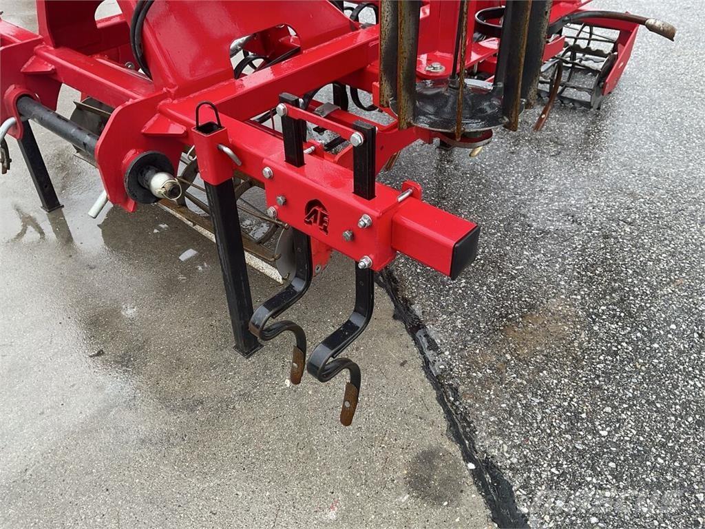  Coral Plus 420 Other sowing machines and accessories