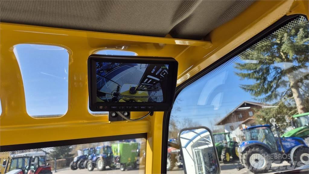 Eurotrac W12 s FEL`s