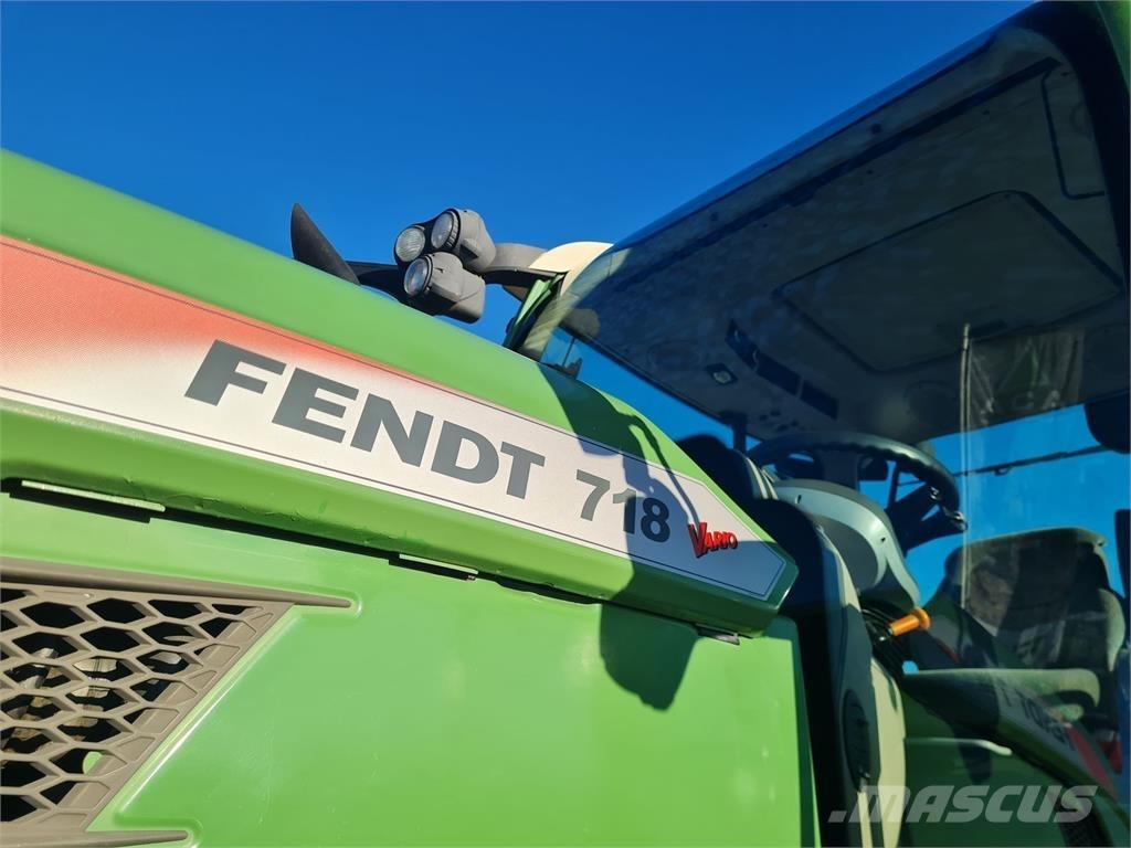 Fendt 718 Vario Tractors