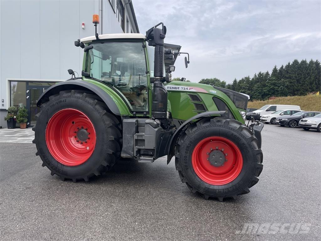 Fendt 724 Vario Tractors