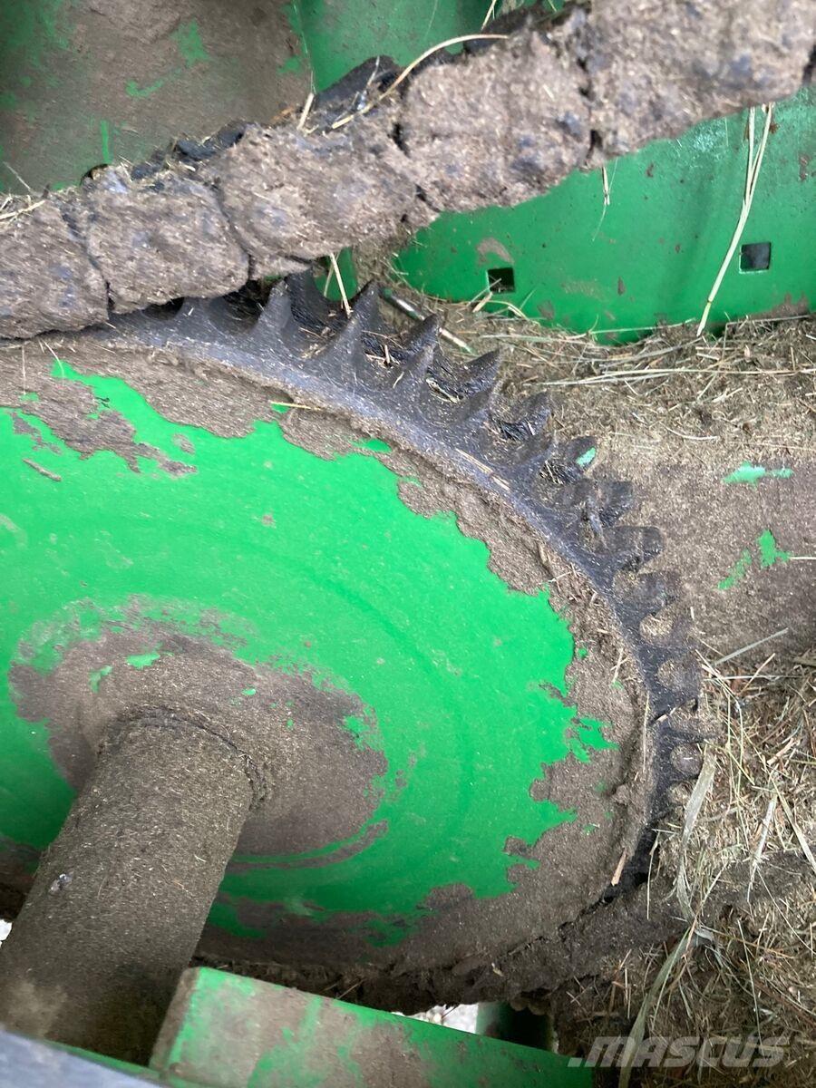 John Deere 592C Round balers