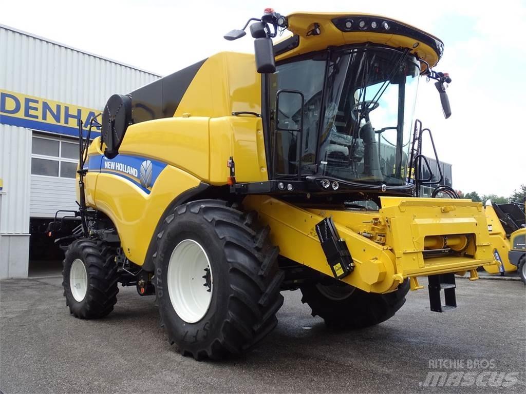 New Holland CX 8.80 Combine harvesters