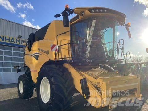 New Holland CX 8.80 Combine harvesters