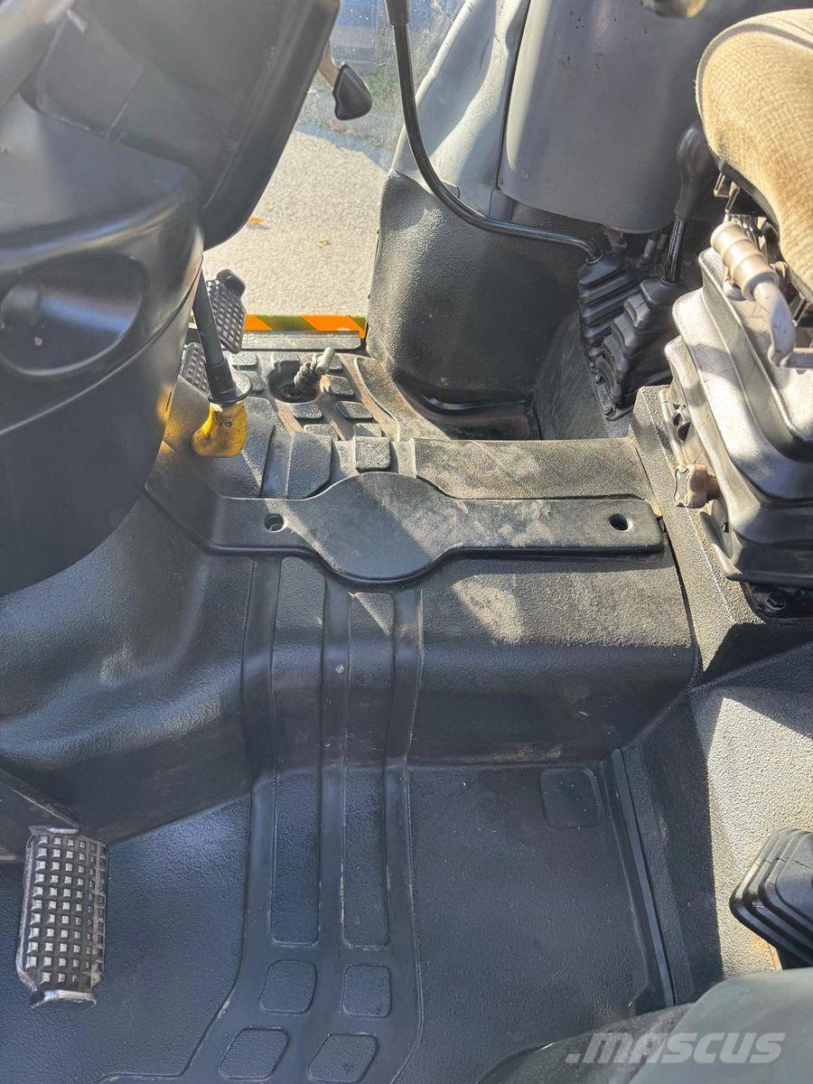 New Holland TN65DA Tractors