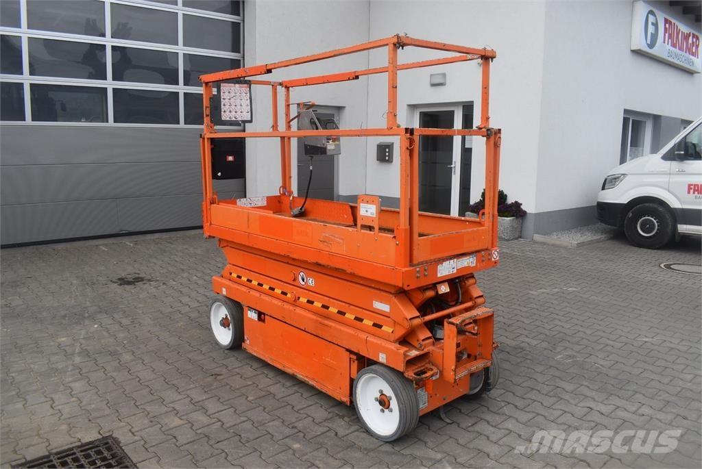 SkyJack SJ-III 3220 Articulated boom lifts