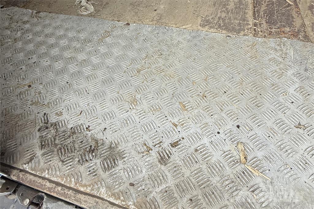 Kel-Berg 34 pl. MEGA Box body semi-trailers