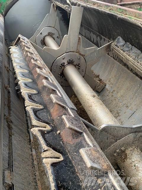 Keenan MF380 Mixer feeders