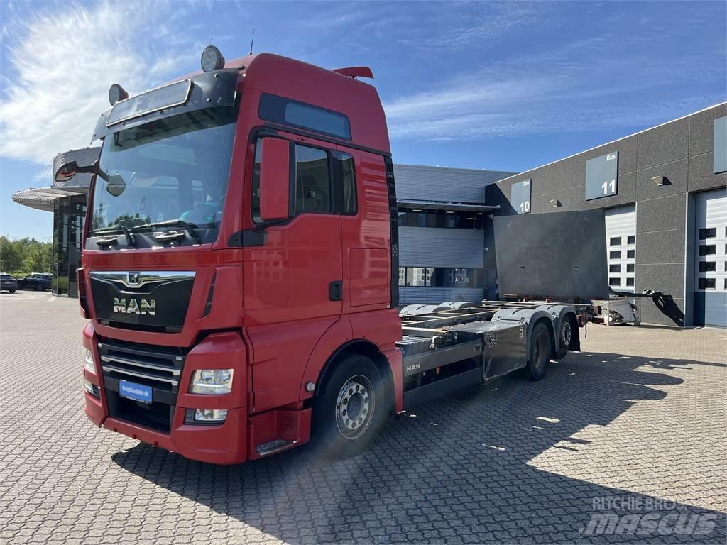 MAN TGX 26.500 6x2 Containerframe/Skiploader trucks