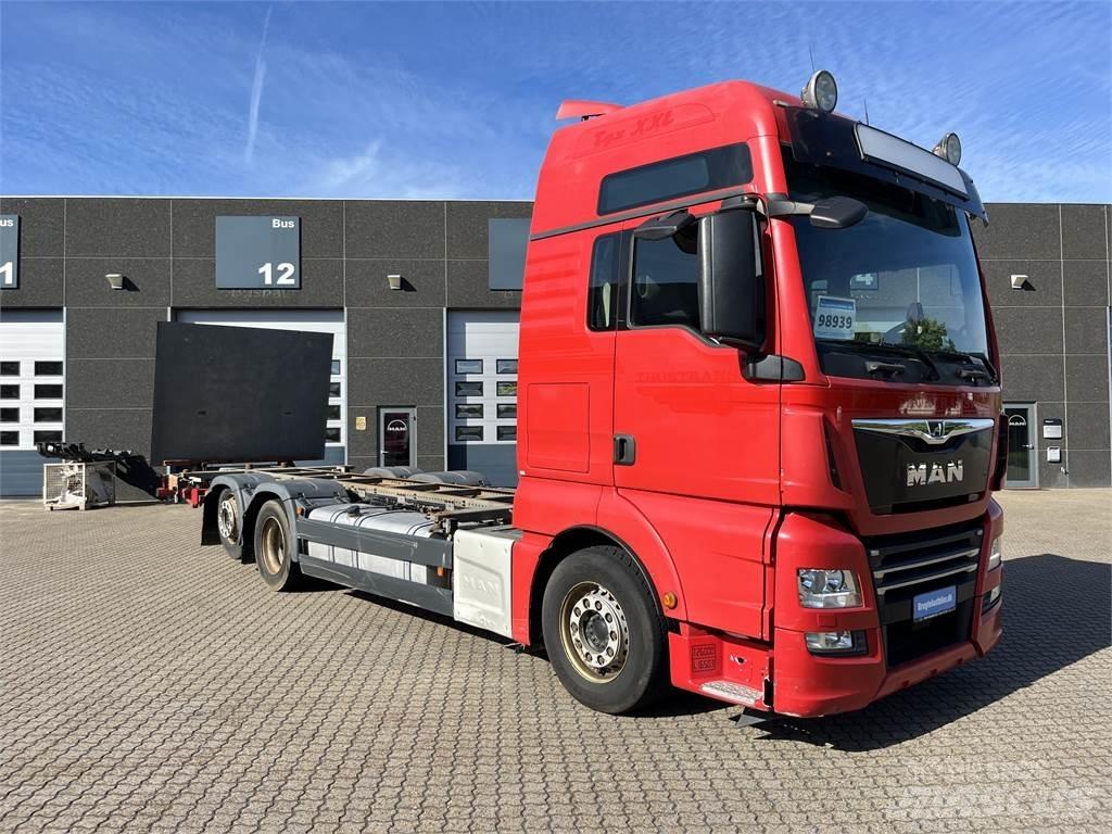 MAN TGX 26.500 6x2 Containerframe/Skiploader trucks