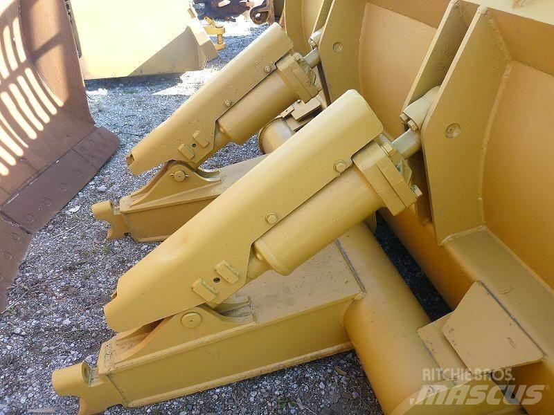 CAT  Blades