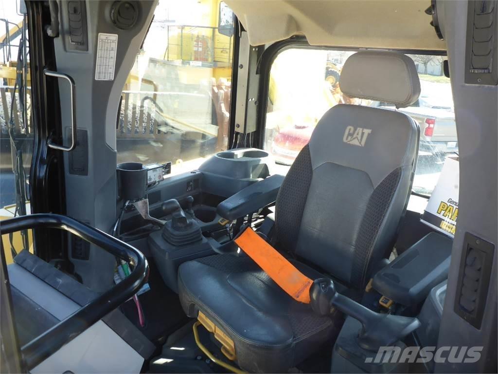 CAT D6 Crawler dozers