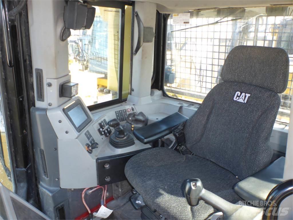 CAT D8T Crawler dozers