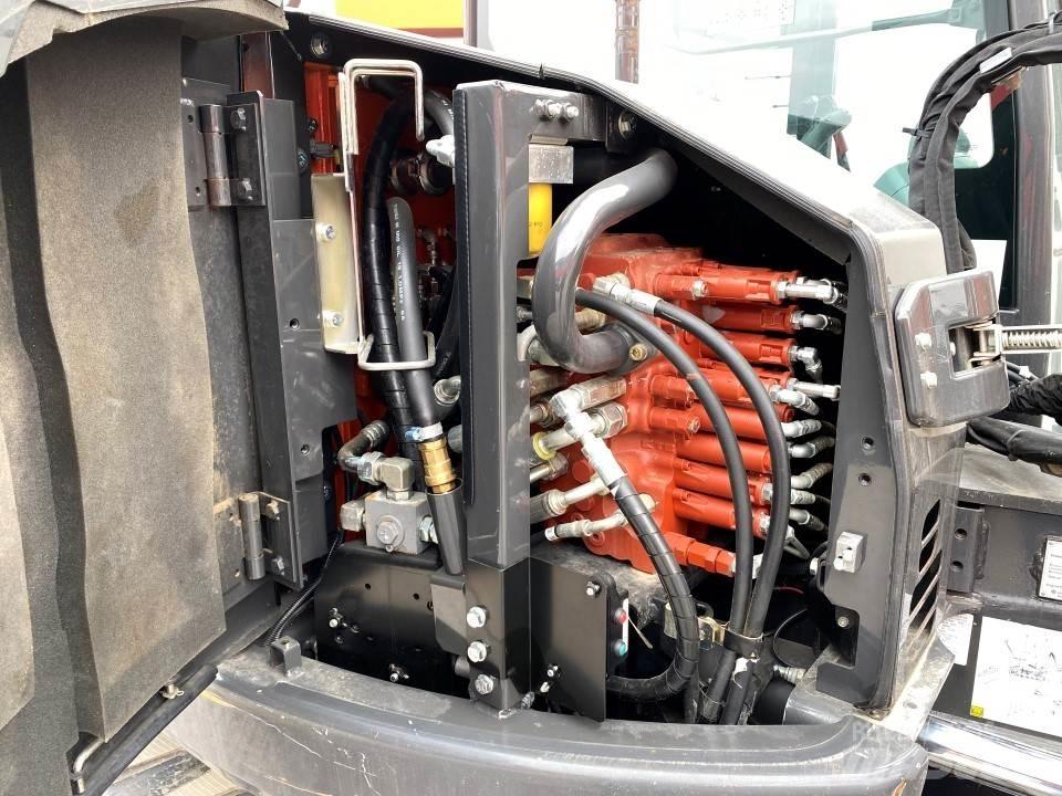 Hitachi ZX85USB-5A Midi excavators  7t - 12t