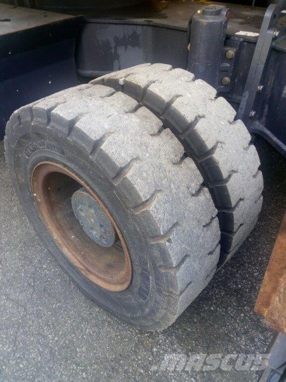 Komatsu PW220-MH Wheeled excavators