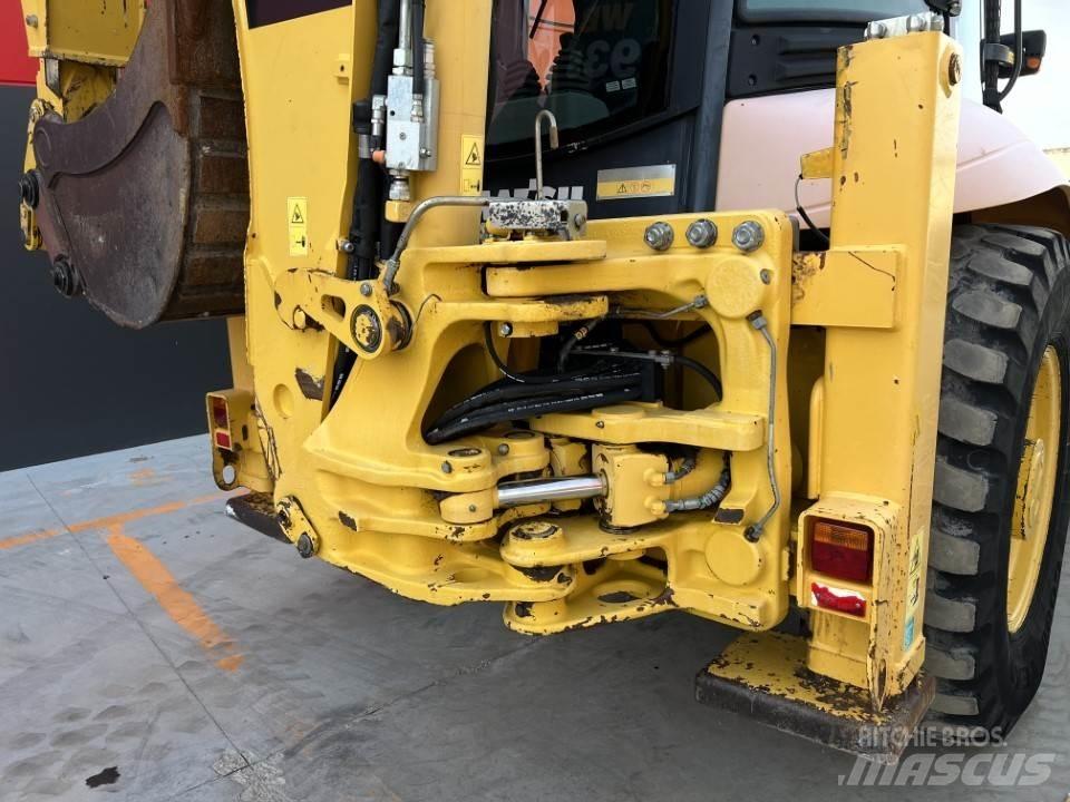 Komatsu WB93S-5E0 TLB's