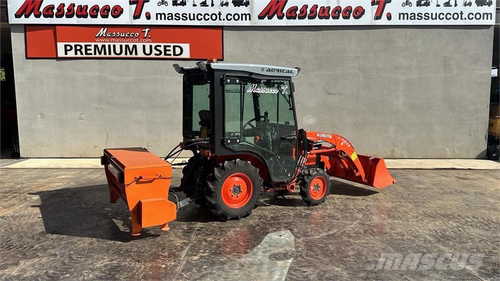 Kubota LA213FL 4x4 Snow blades and plows