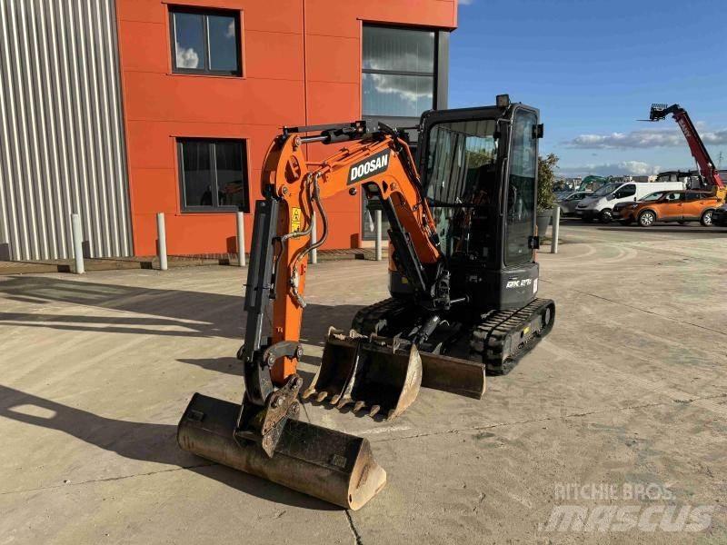 Doosan DX 27 Z Mini excavators < 7t