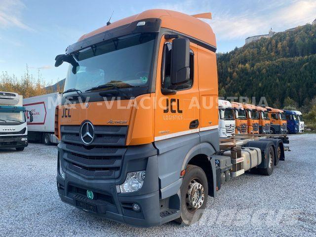 Mercedes-Benz 2542 Chassis Cab trucks